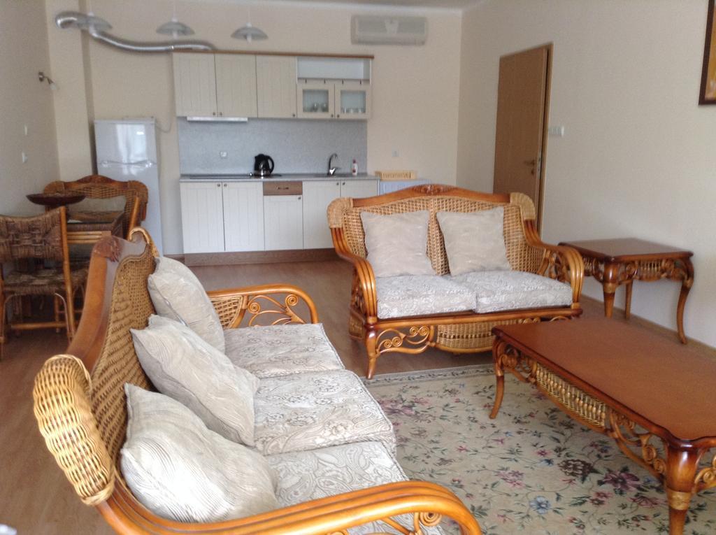 Oasis Suites Apartments And Studios Ravda Buitenkant foto