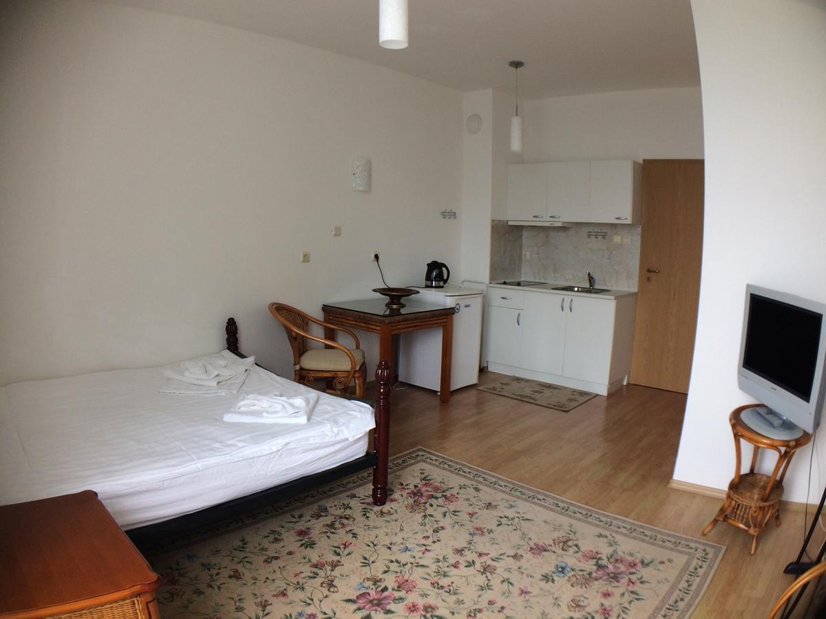 Oasis Suites Apartments And Studios Ravda Buitenkant foto